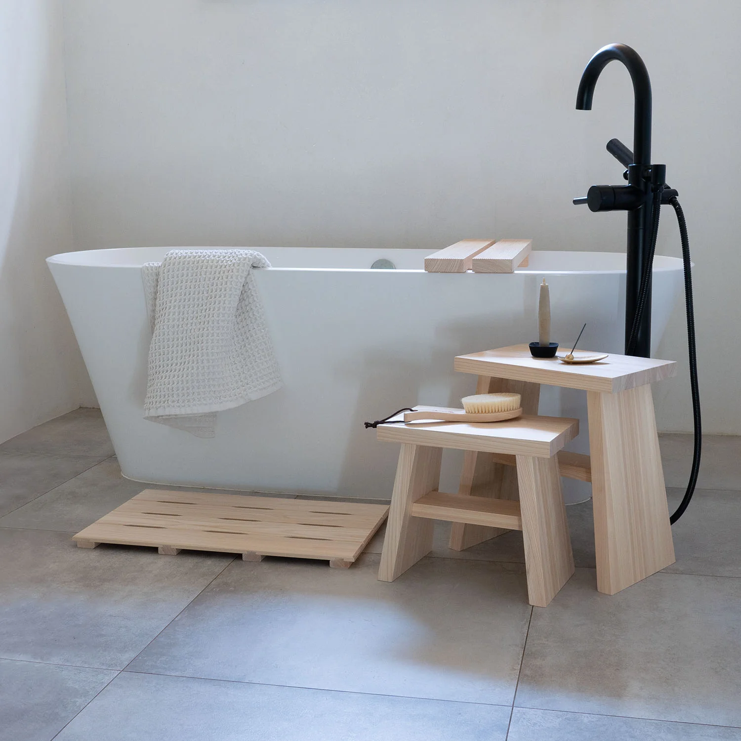 Hinoki Bath Stool - Torii - Image 2